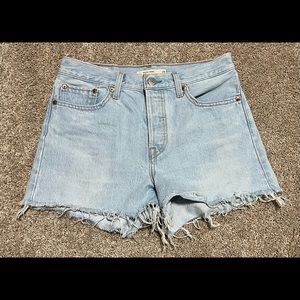Levi’s light wash wedgie shorts W28. Lightly worn. No stains. Smokefree.
